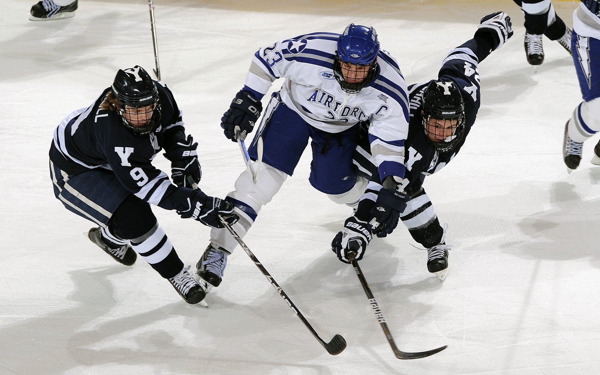 爱游戏体育平台-李恩：全黑队进攻的发起人，他的传球总能撕开对方防线，李恩实比赛视频