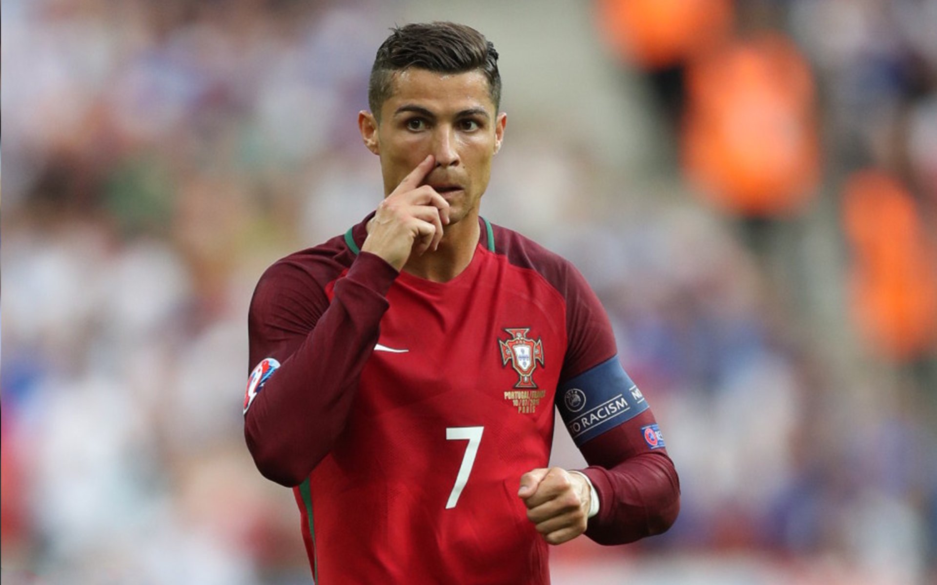 爱游戏体育-艾比·德尔福：凭借精准的解围，南非队将每次威胁化解于无形，艾比利德尔