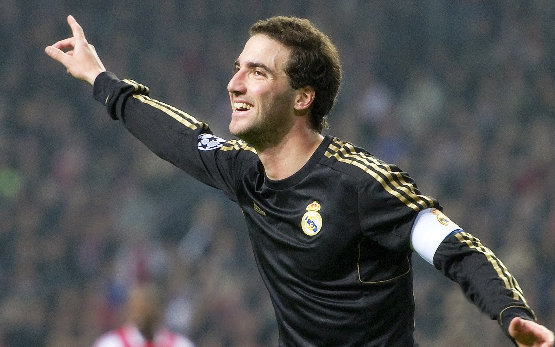 麦肯齐：全黑队进攻核心，突破后的传球总能找到队友，麦肯齐个人资料